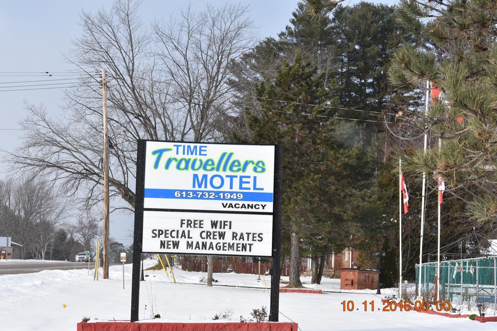 Time Travellers Motel Petawawa Exteriér fotografie